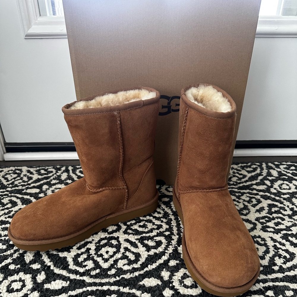 UGG Australia Classic Short II Chestnut Women's Boots 1016223 Chestnut Size 7